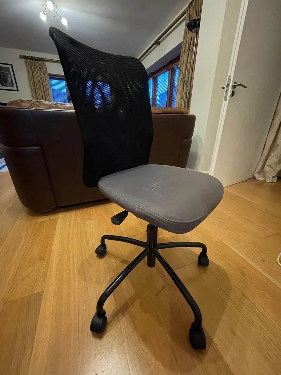 Desk chair - Image 1