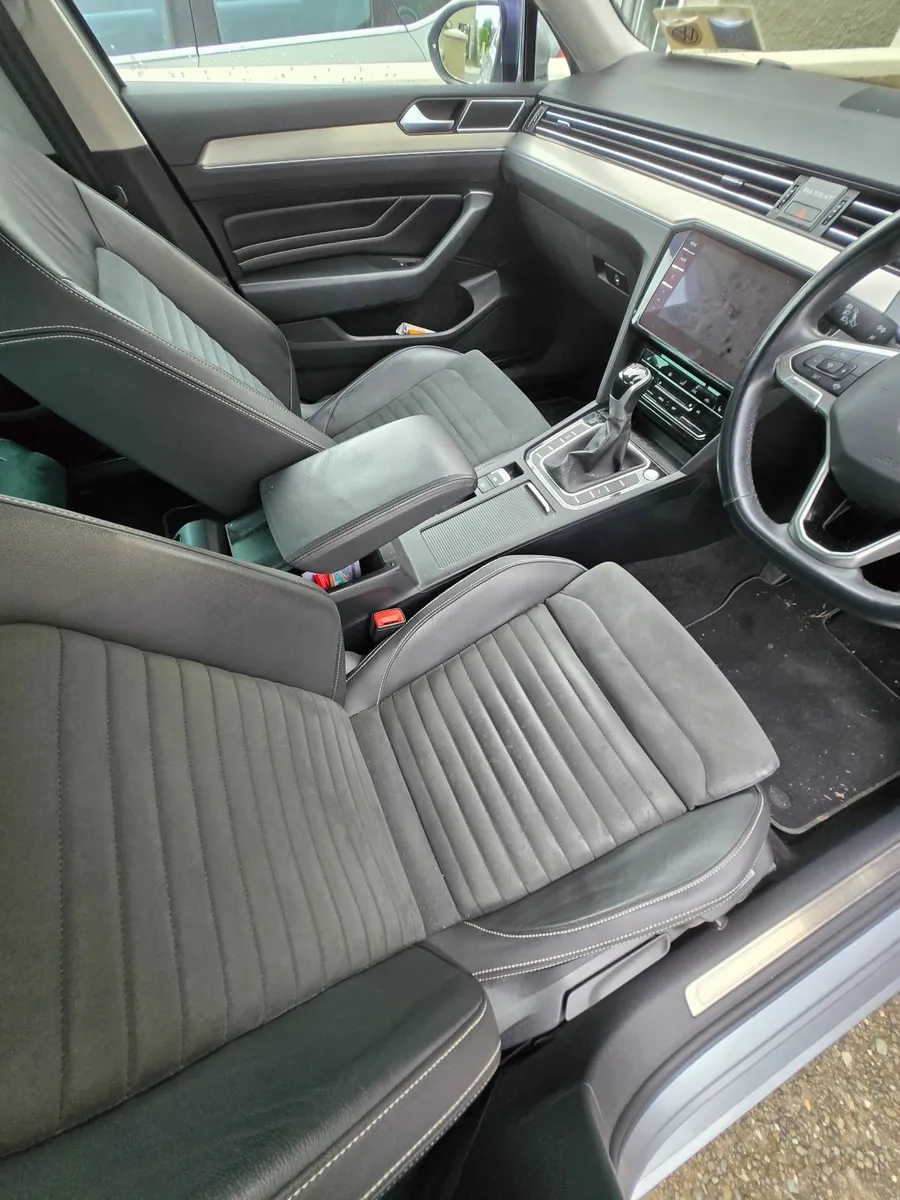 Volkswagen Passat 2021 - Image 2