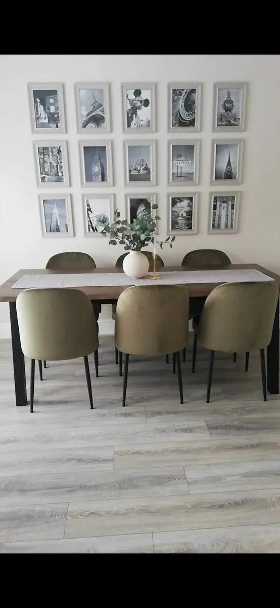 Dining table and chairs - Image 1