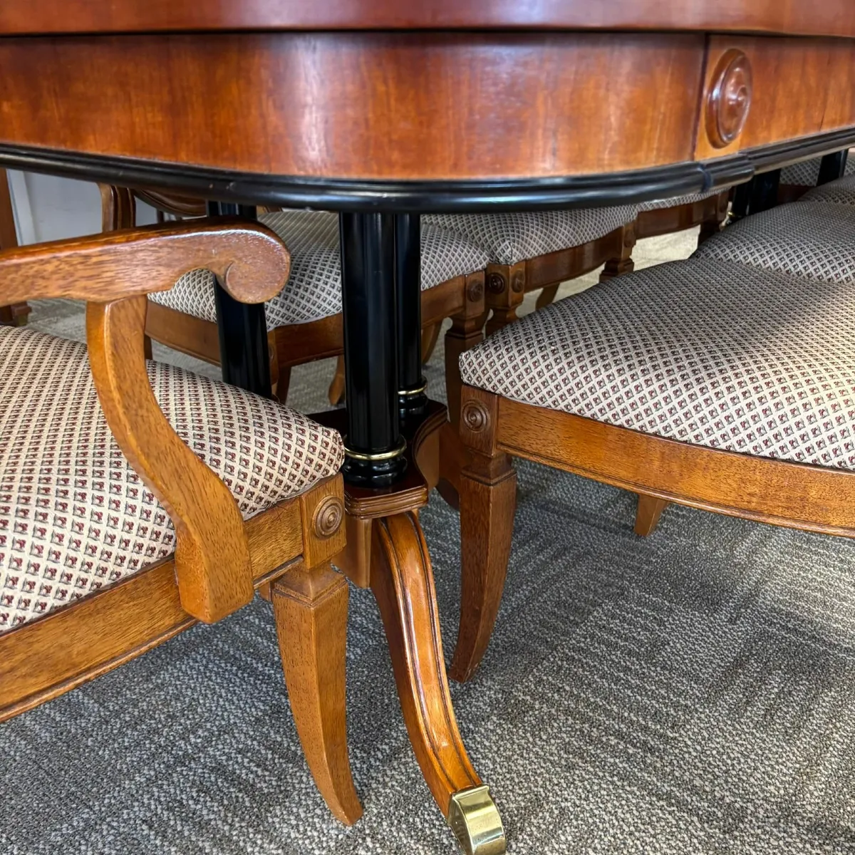 Stunning rosewood inlaid extendable dining table, - Image 2