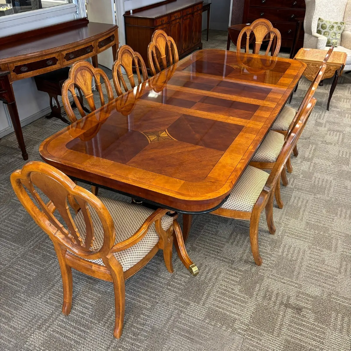 Stunning rosewood inlaid extendable dining table, - Image 1