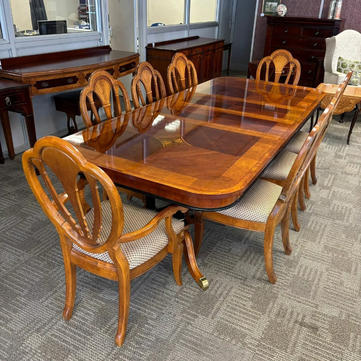 Stunning rosewood inlaid extendable dining table, - Image 3