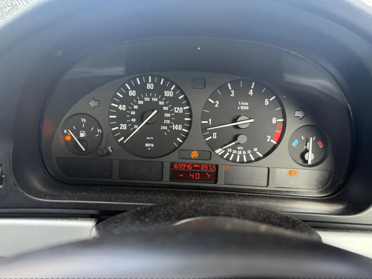 BMW 5-Series 2003 - Image 3