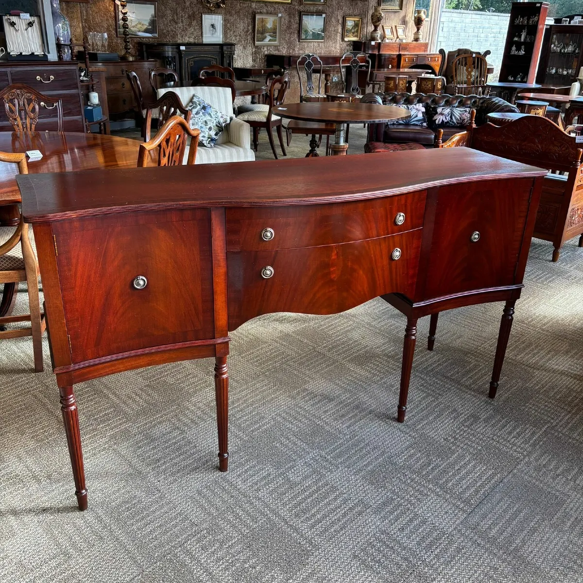 Beautiful mahogany bow fronted sideboard. Enclosed - Image 1
