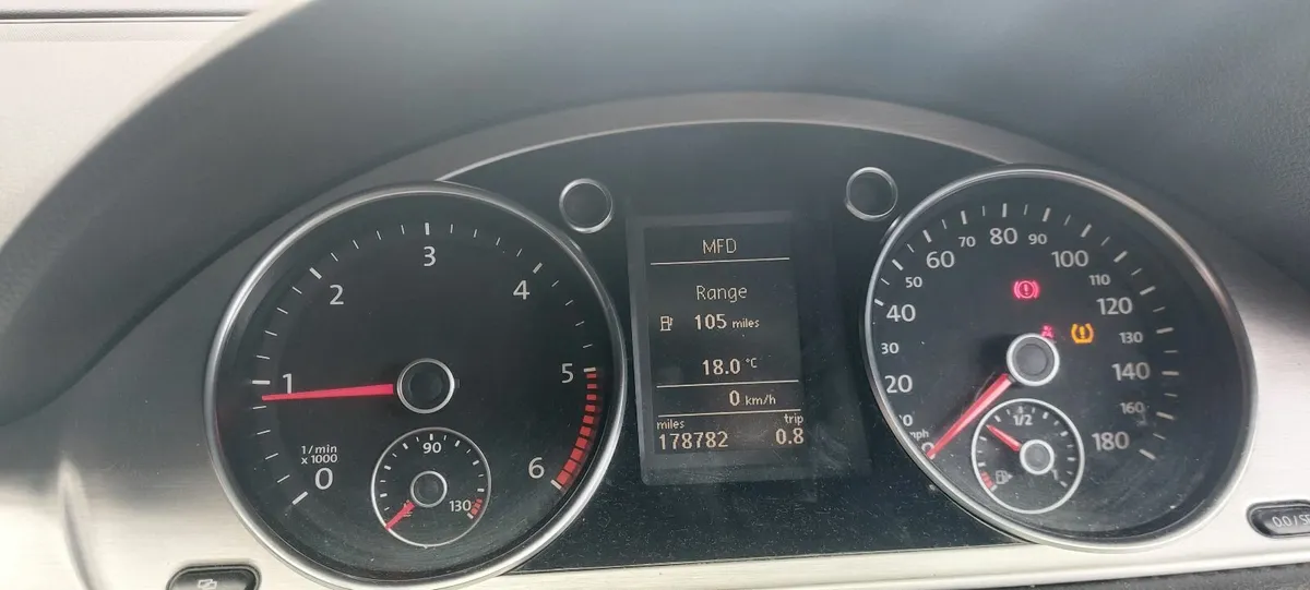 Volkswagen Passat 2011 - Image 4