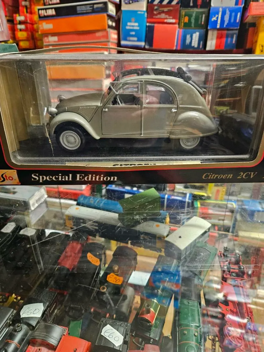 Corgi Maisto Citroën 2CV 1.18 - Image 2