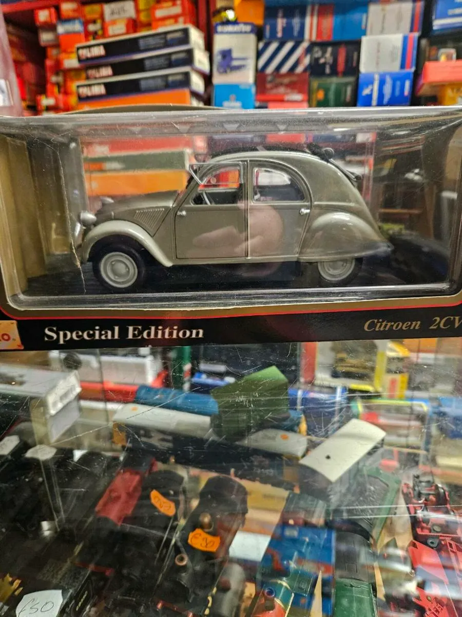 Corgi Maisto Citroën 2CV 1.18 - Image 3