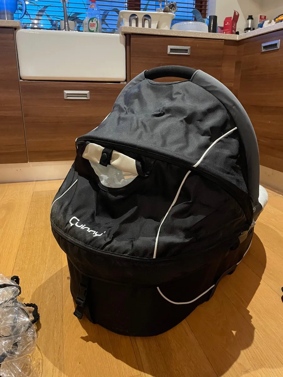 Quinny carrycot - Image 3