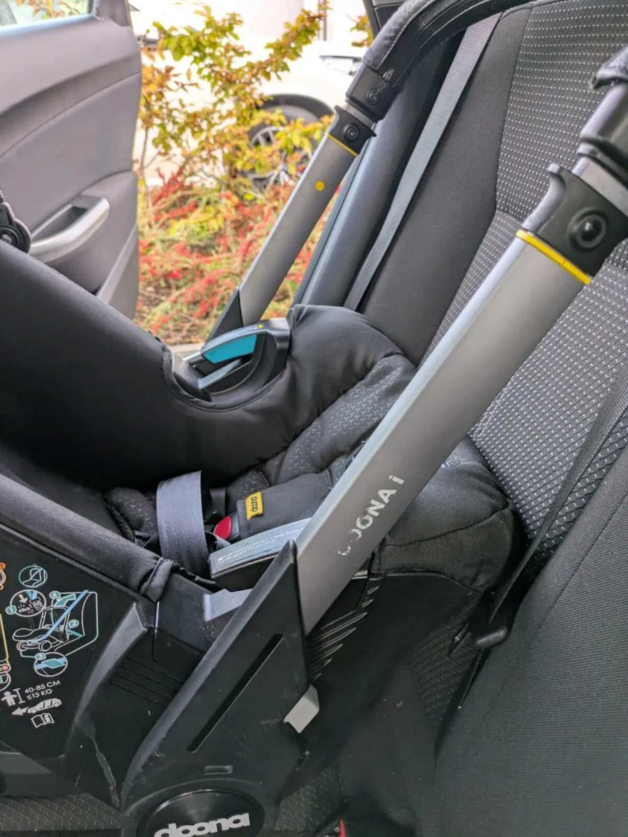 Doona (i) Stroller cum car seat - Image 2