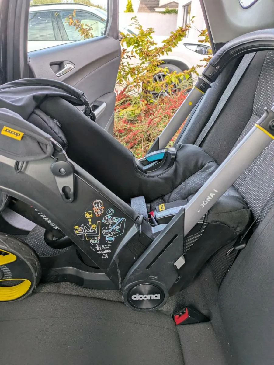 Doona (i) Stroller cum car seat - Image 4