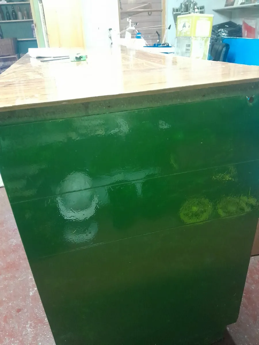 Glass fronted shop counter - Image 3