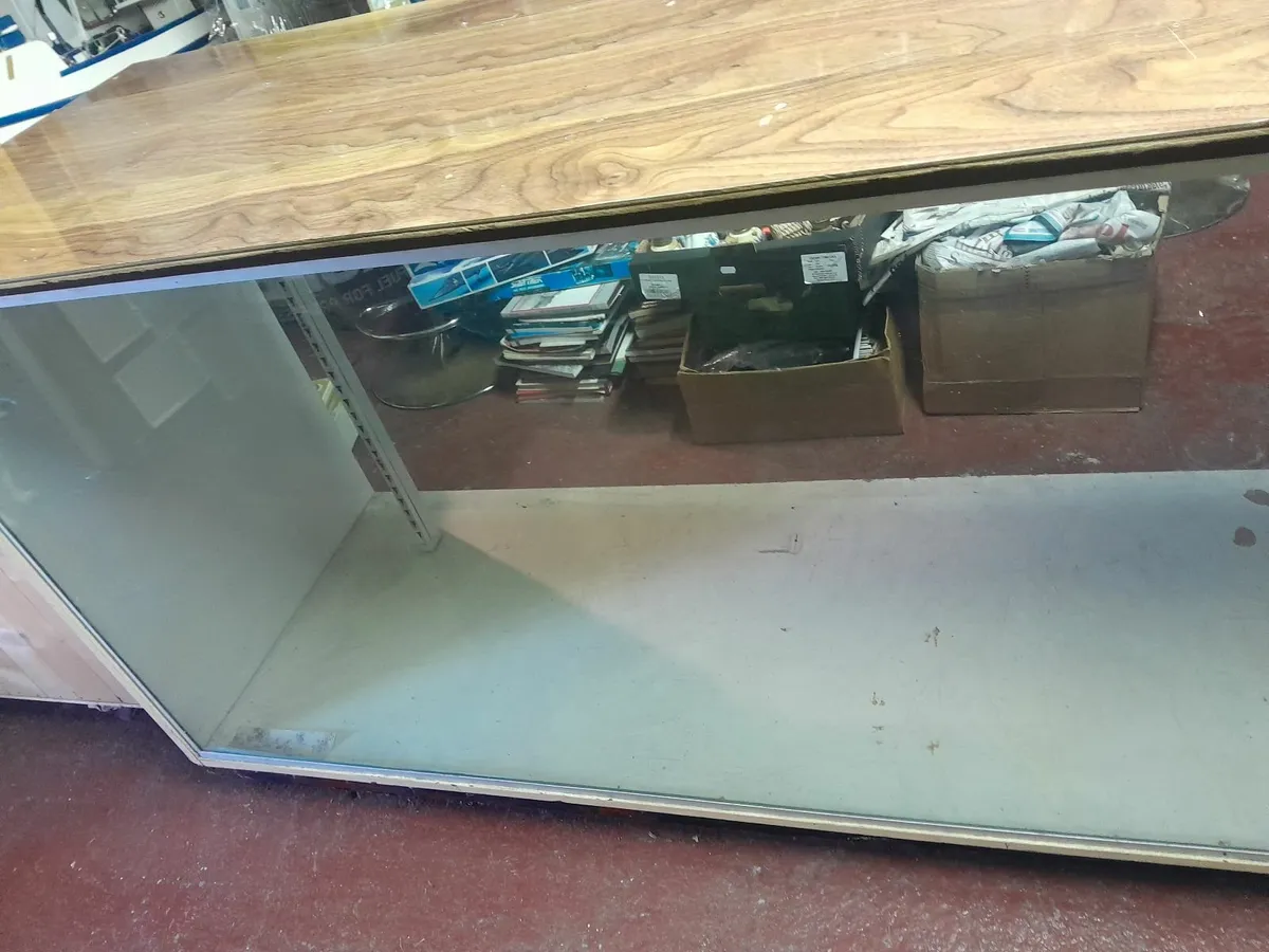 Glass fronted shop counter - Image 4