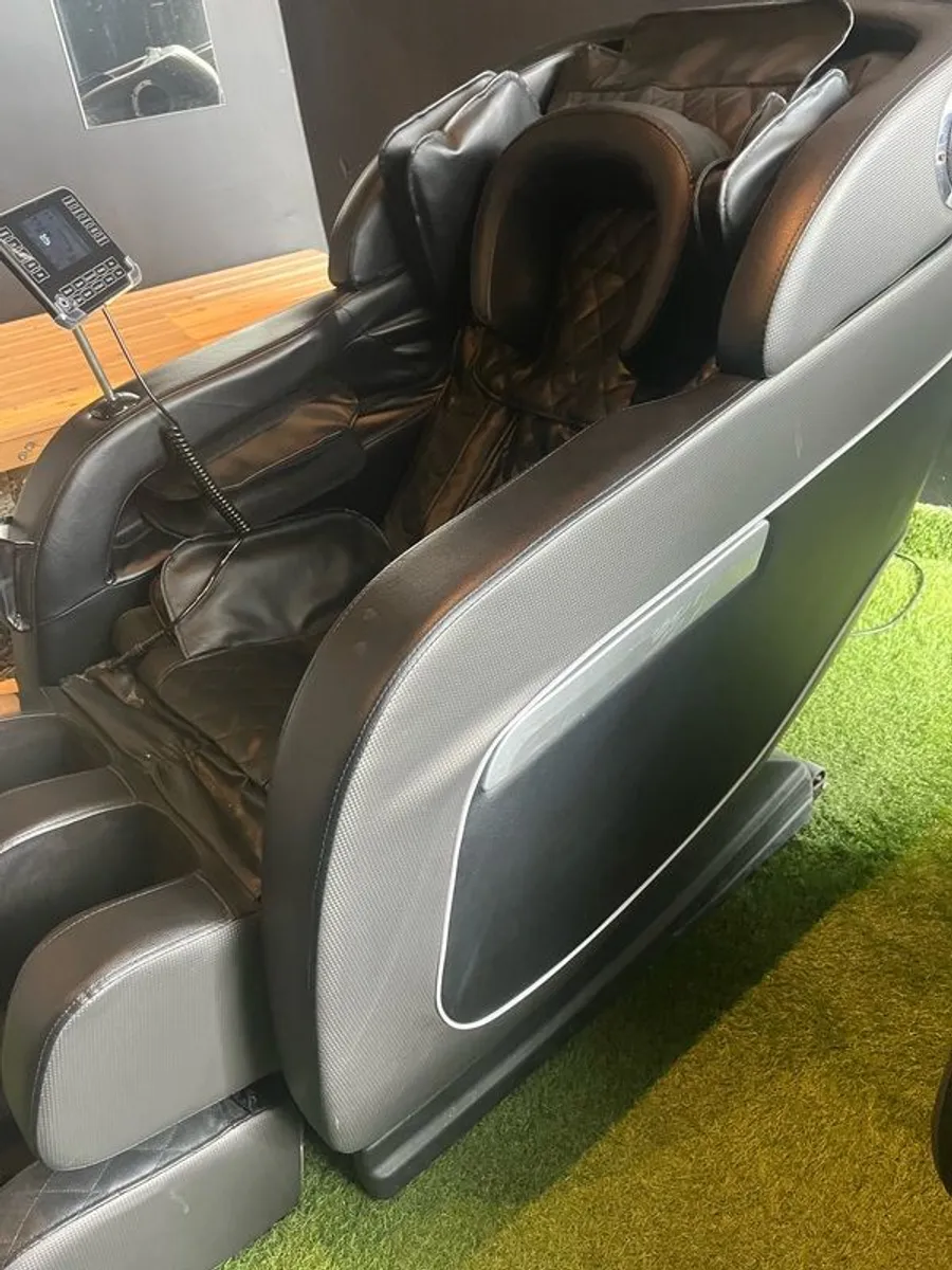 massage chairs - Image 4