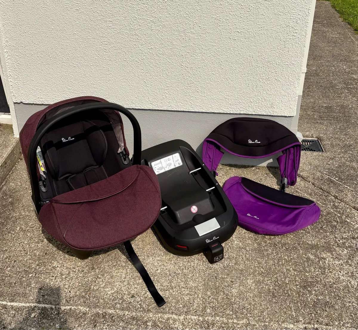 Silver Cross Simplicity car seat & isofix base - Image 1