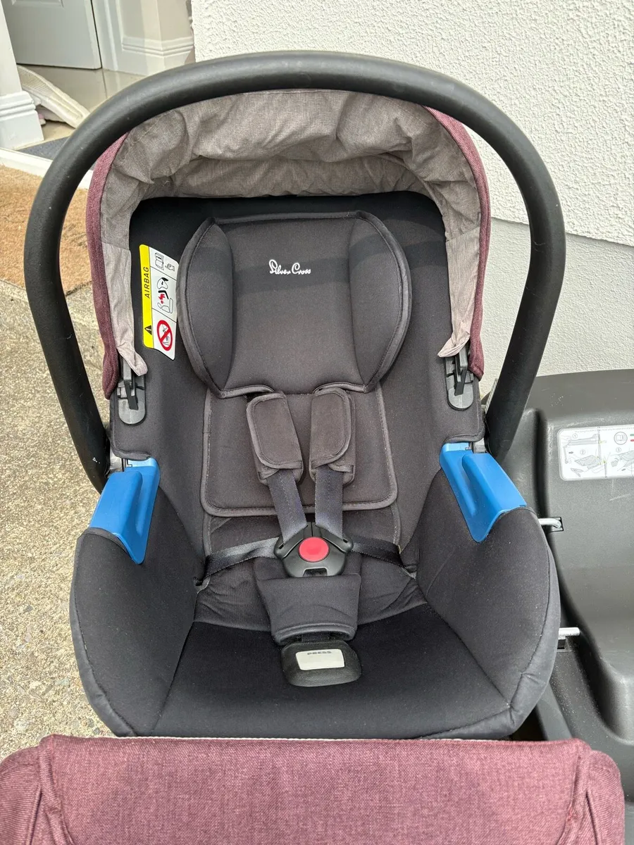 Silver Cross Simplicity car seat & isofix base - Image 2