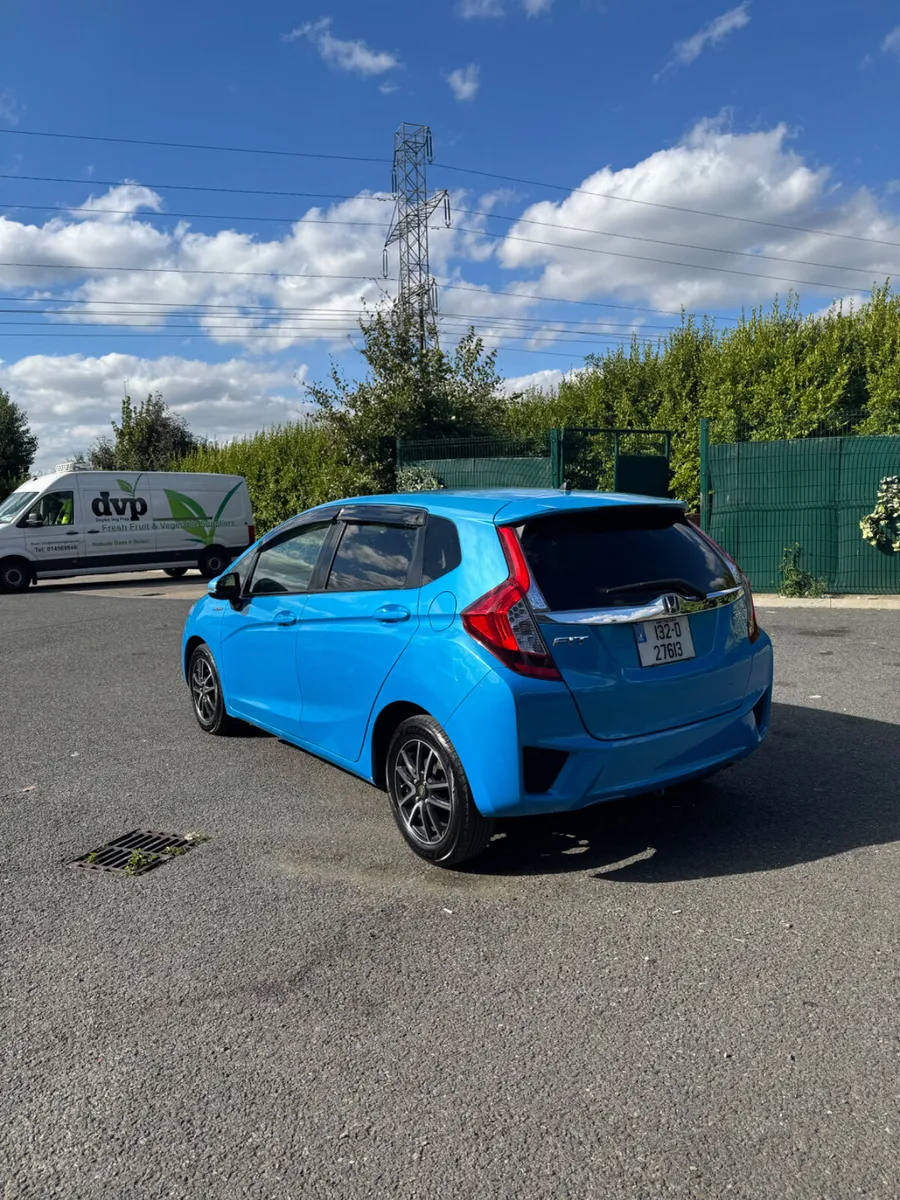 Honda Fit 1.5 Hybrid Automatic - Image 4
