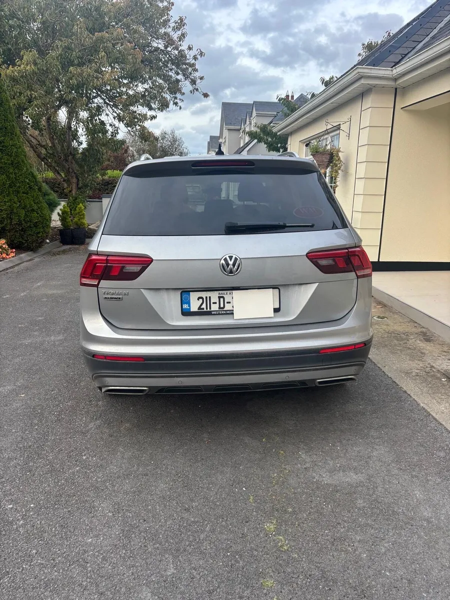 Car - Image 1