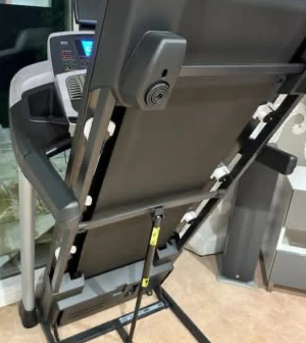 Nordictrack t7.0 heavy duty treadmill - Image 4