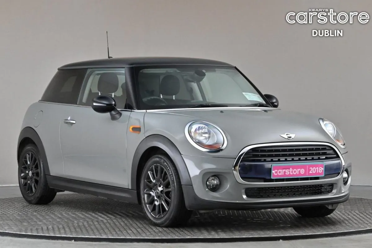 MINI Cooper 1.5 6spd 3DR  two-tone Roof - Image 1
