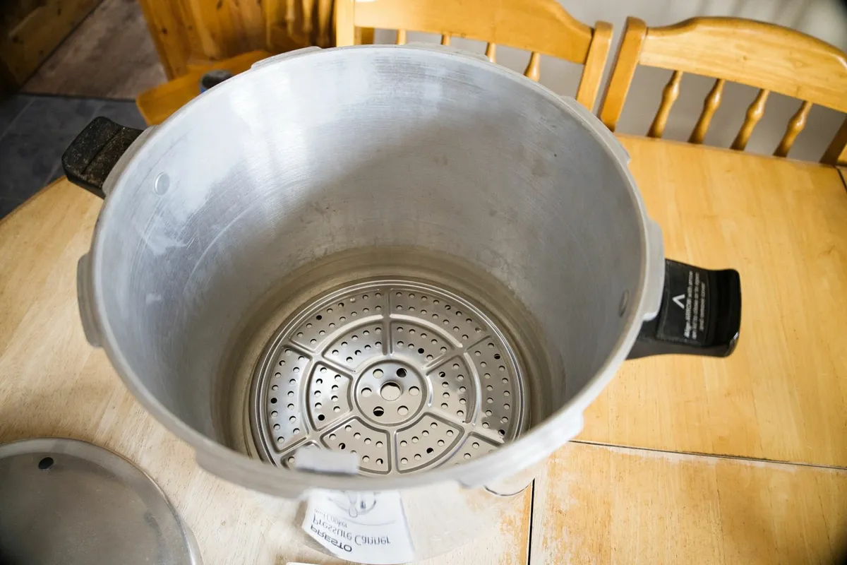 Presto 23 litre Pressure canner with weck jars - Image 2
