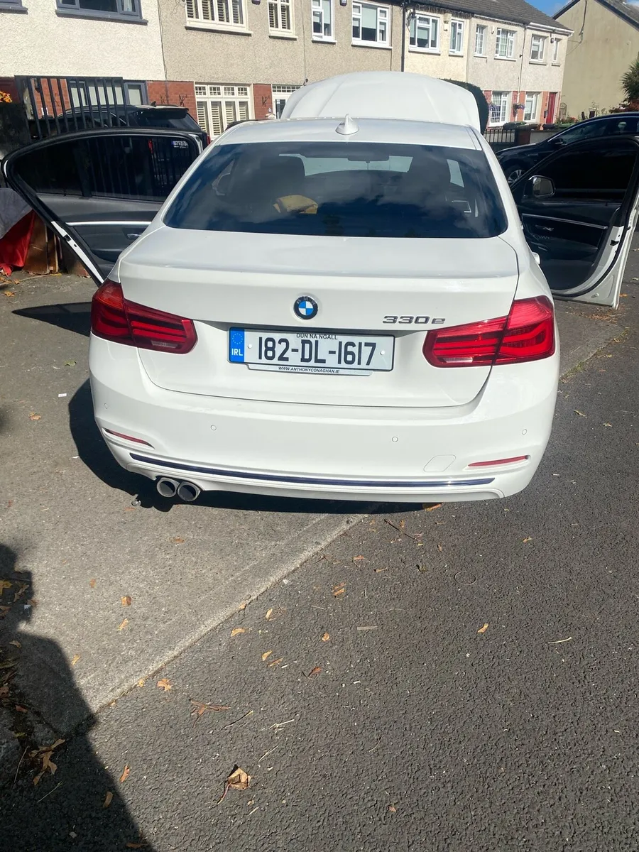 BMW 330e - Image 2