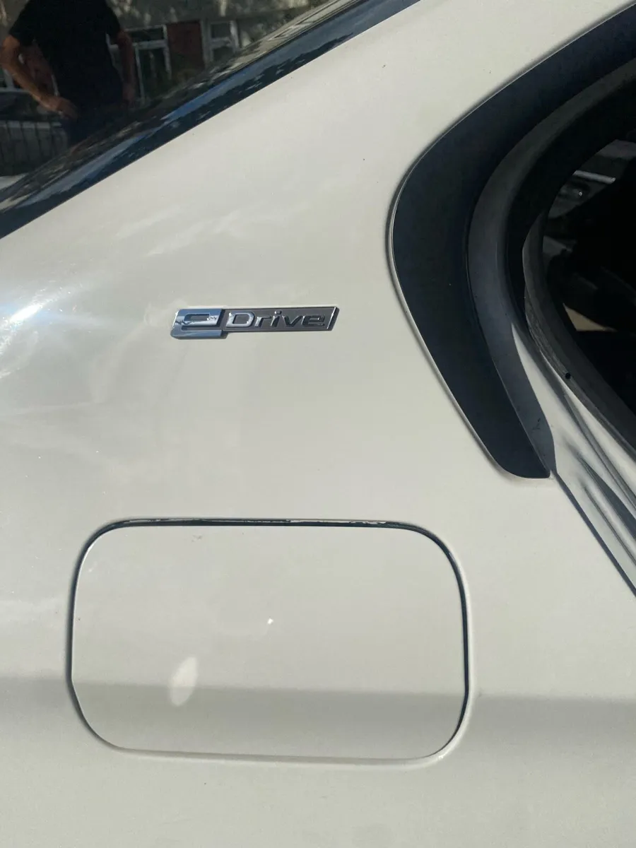 BMW 330e - Image 3