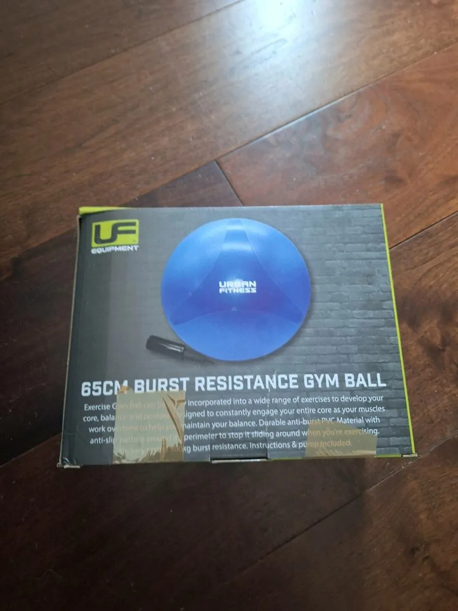 Gym ball, peribottle, breast pads - Image 1