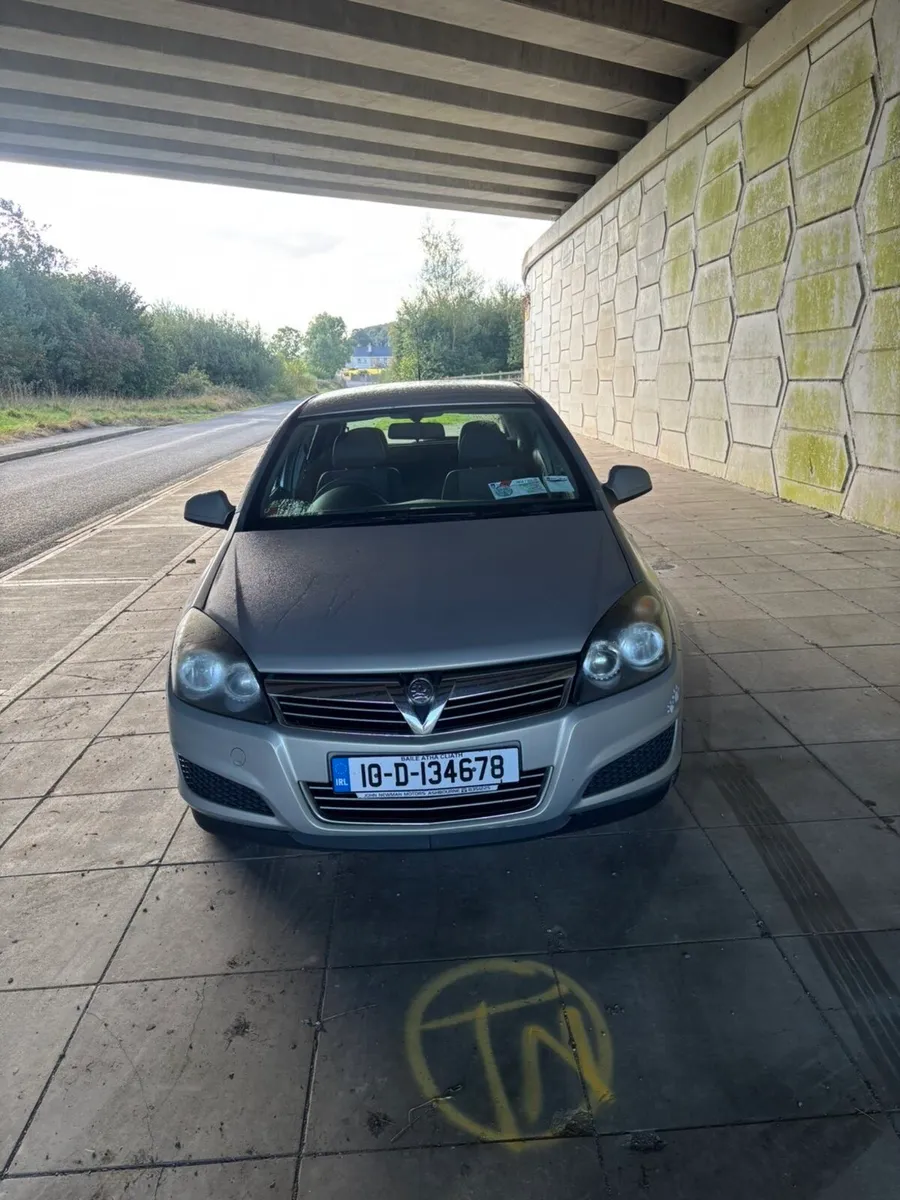 2010 Vauxhall Astra - Image 1