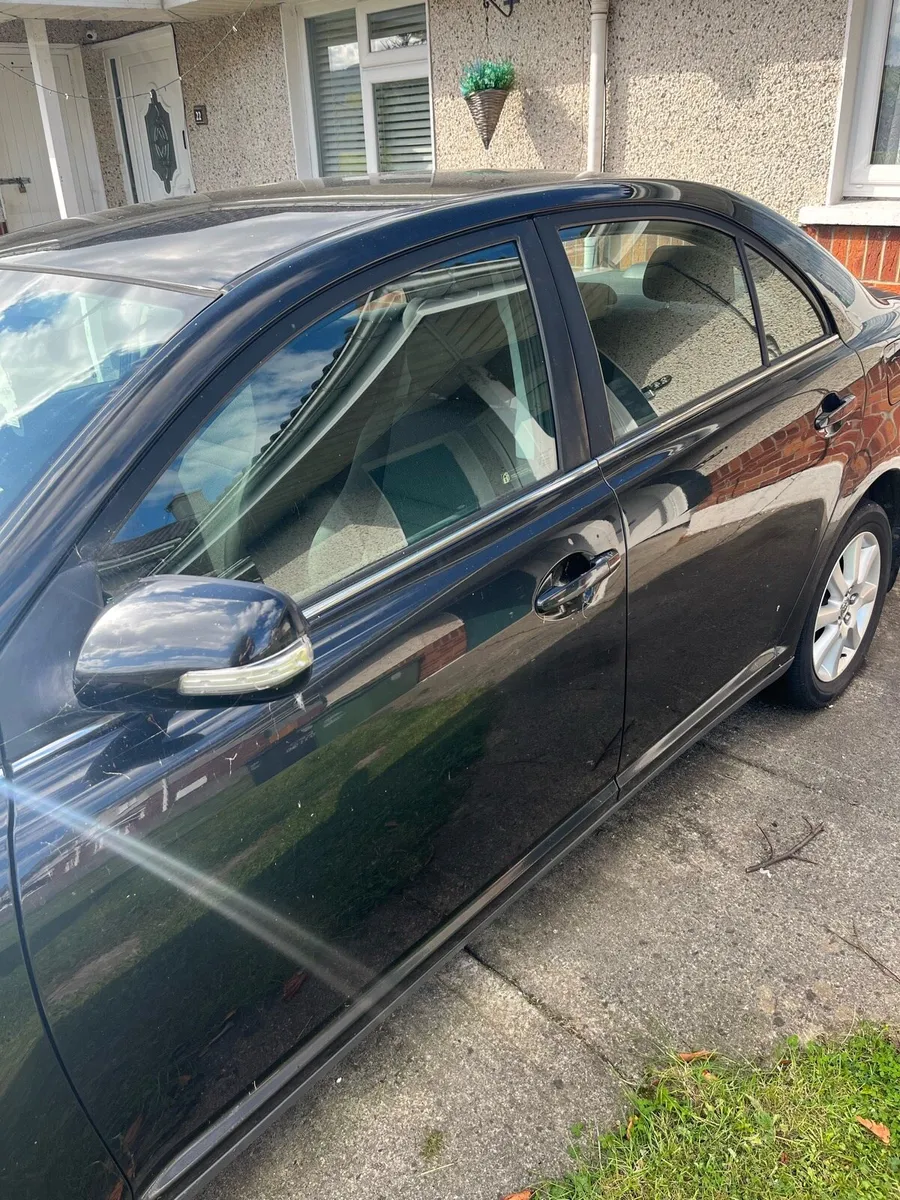 Toyota Avensis 2009 - Image 2