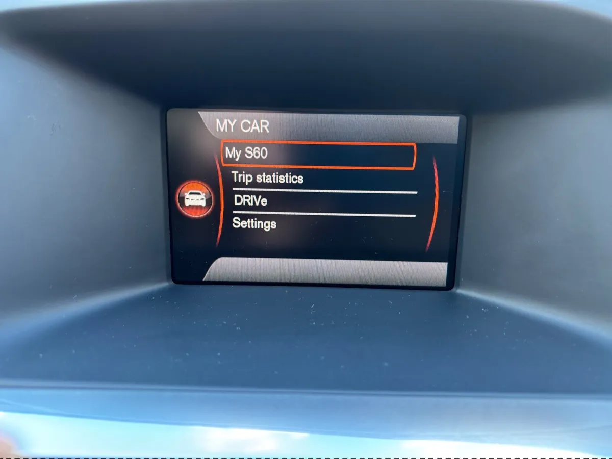 Volvo S60 R Design 5 cylinder - Image 3