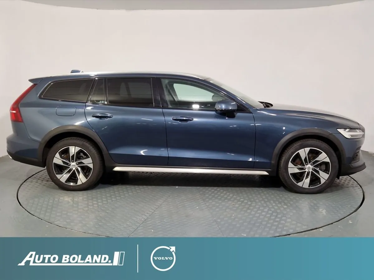 Volvo V60 Cross Country B4 DSL (197hp) AWD - Image 4