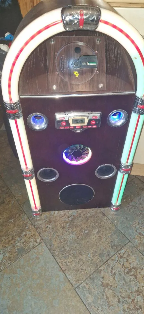 Bluetooth jukebox speaker - Image 1