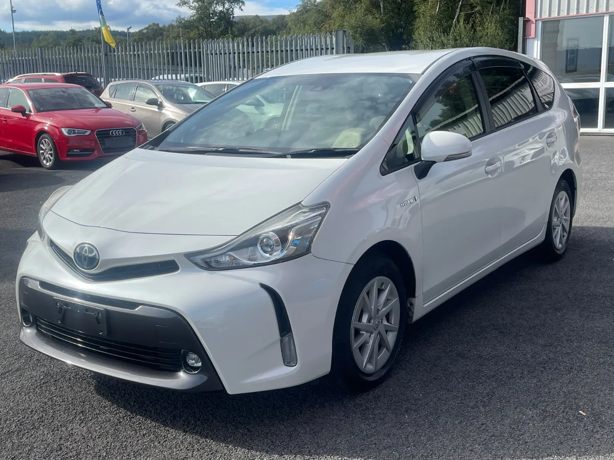 Toyota Prius Alpha 2014 - Image 3