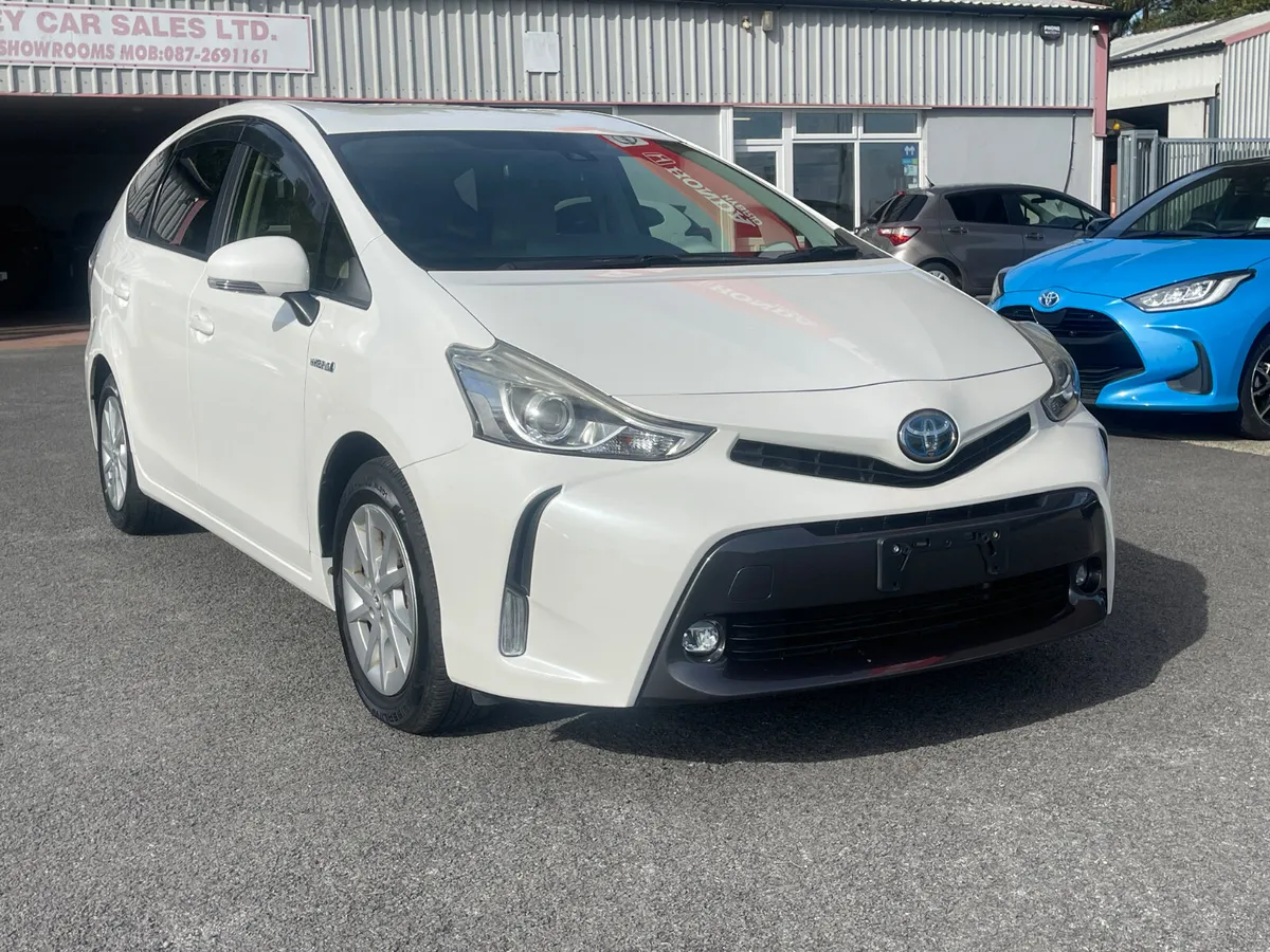 Toyota Prius Alpha 2014 - Image 1
