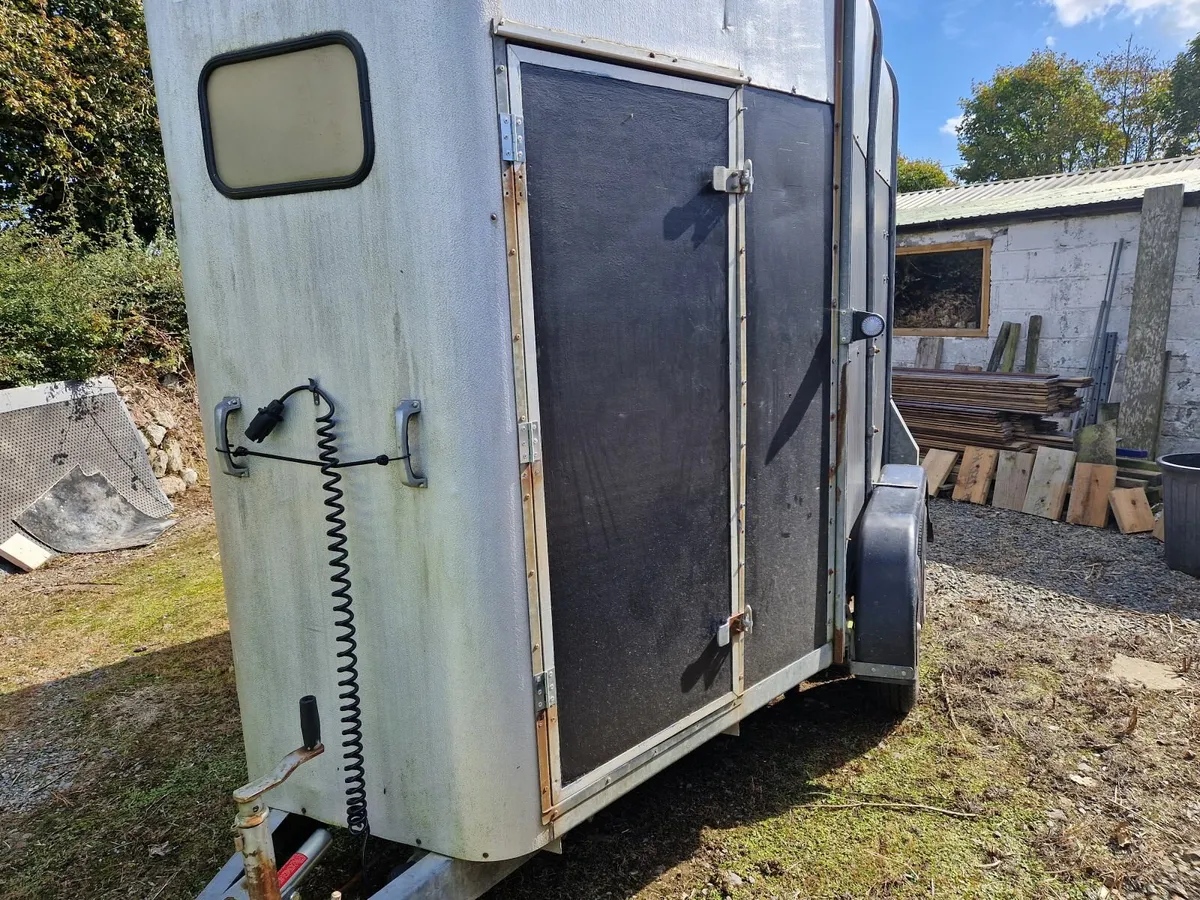 Double Horse Box - Image 2