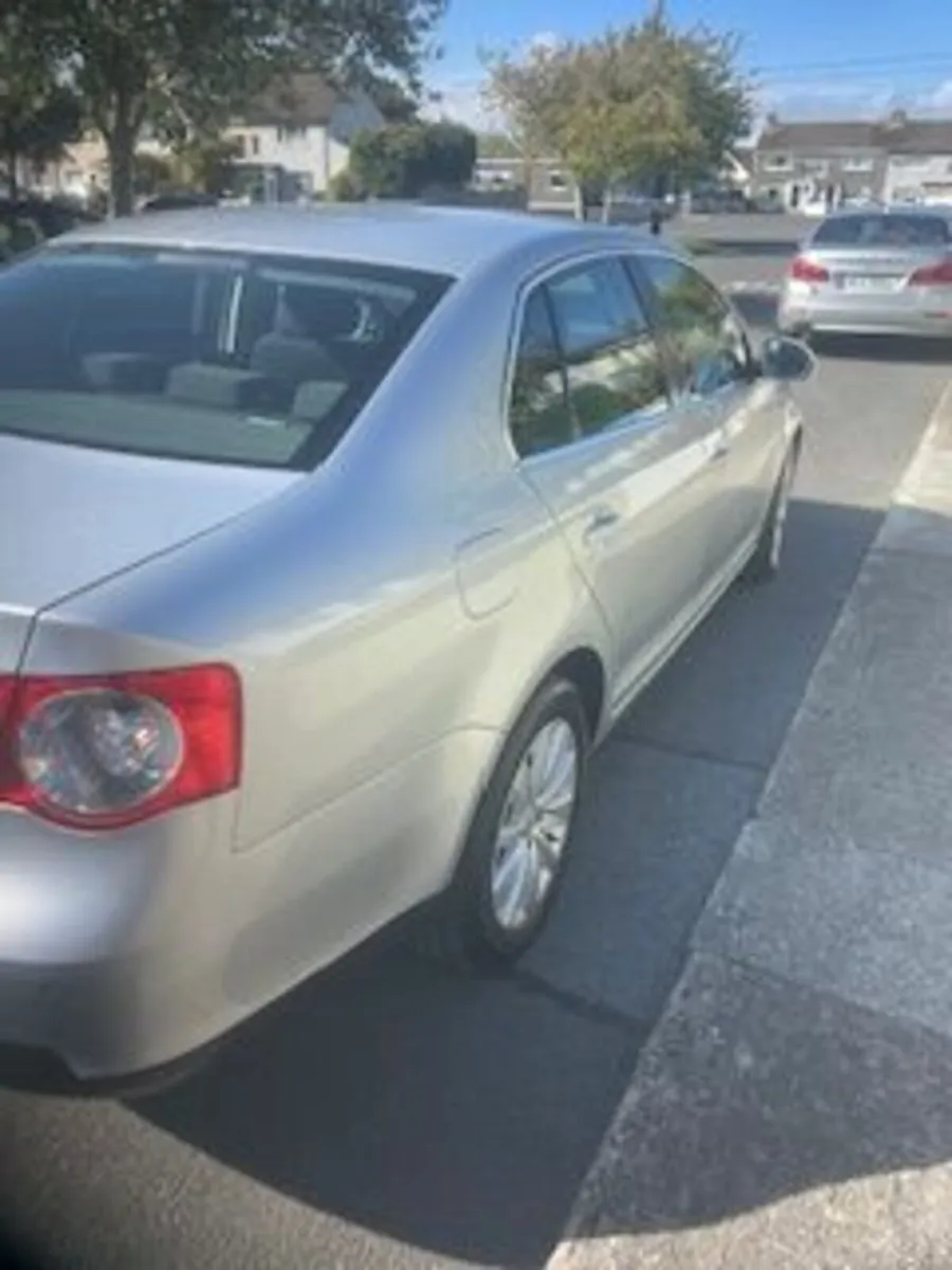 Volkswagen Jetta 2010 - Image 4