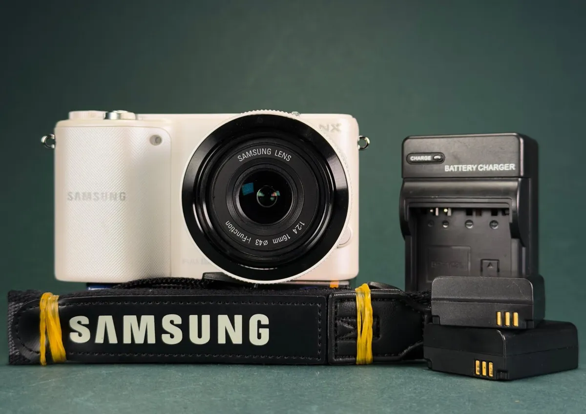 Samsung NX2000 with Samsung 16mm f/2.4 Wide Lens - Image 1