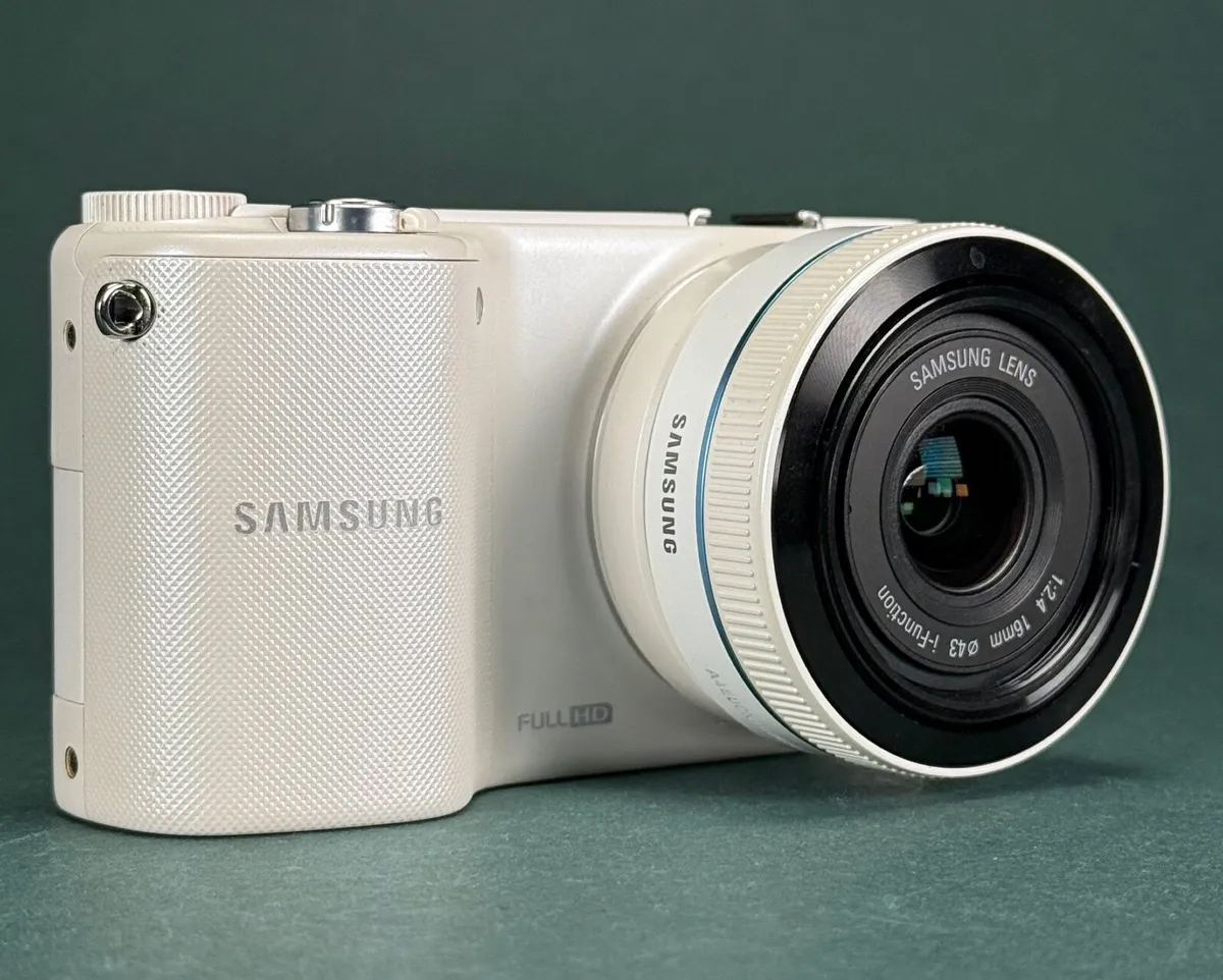 Samsung NX2000 with Samsung 16mm f/2.4 Wide Lens - Image 4