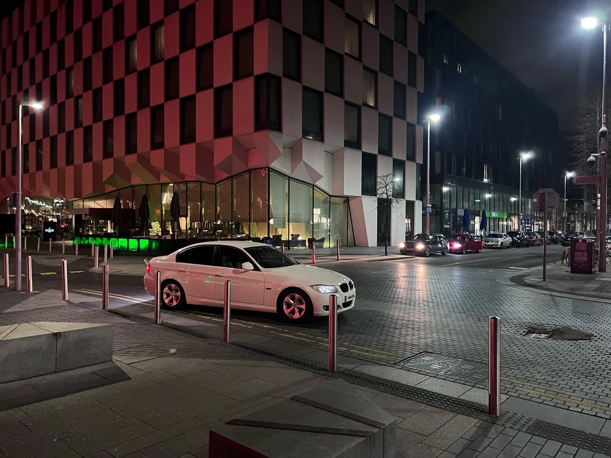 BMW 3-Series 2011 - Image 4