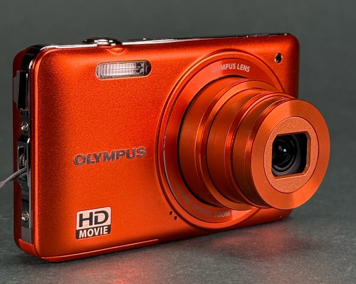 Olympus D-745 Digital Compact Camera - Image 4