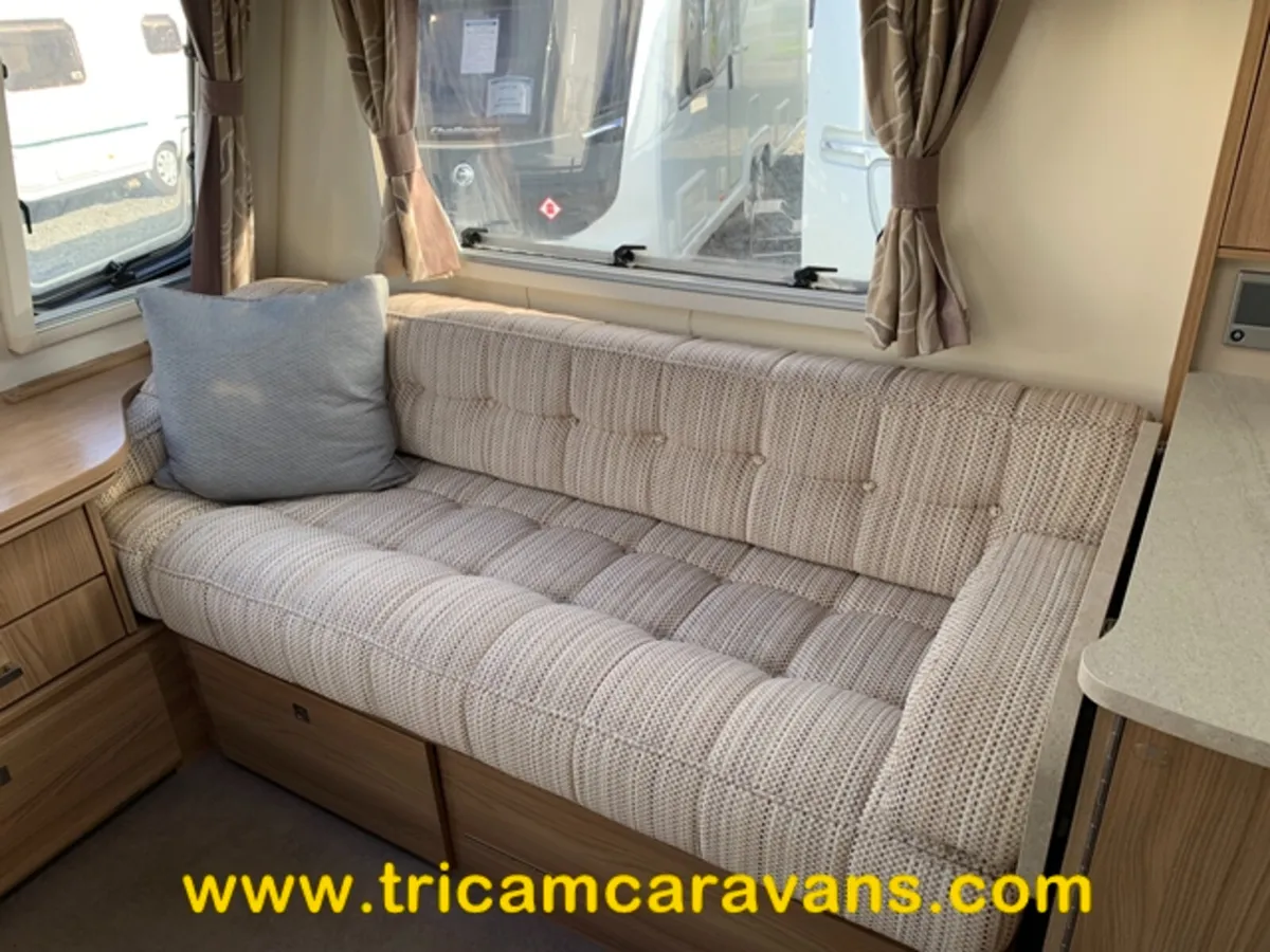 2015 Bailey Unicorn Barcelona Twin Axle Fixed Bed - Image 4