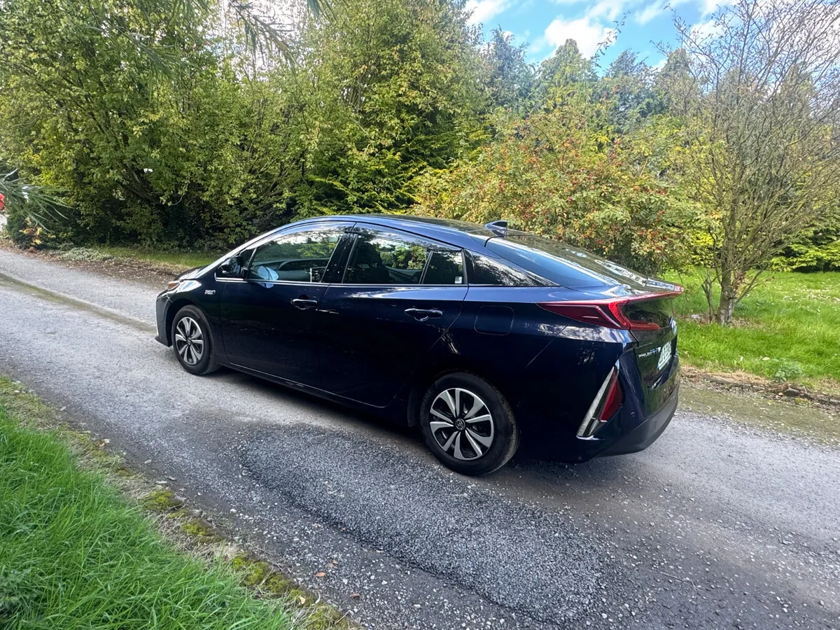 201 TOYOTA PRIUS PLUG IN HYBRID - Image 3