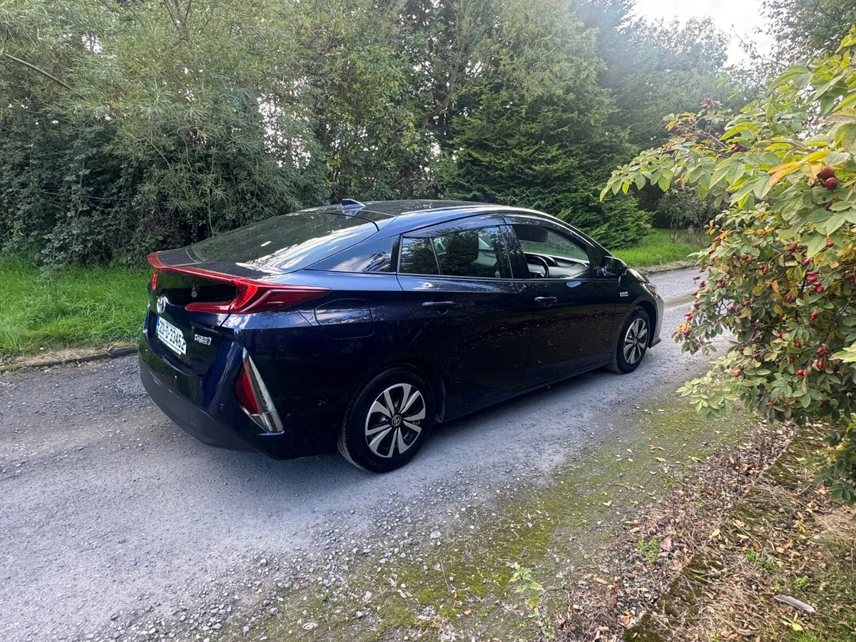 201 TOYOTA PRIUS PLUG IN HYBRID - Image 2