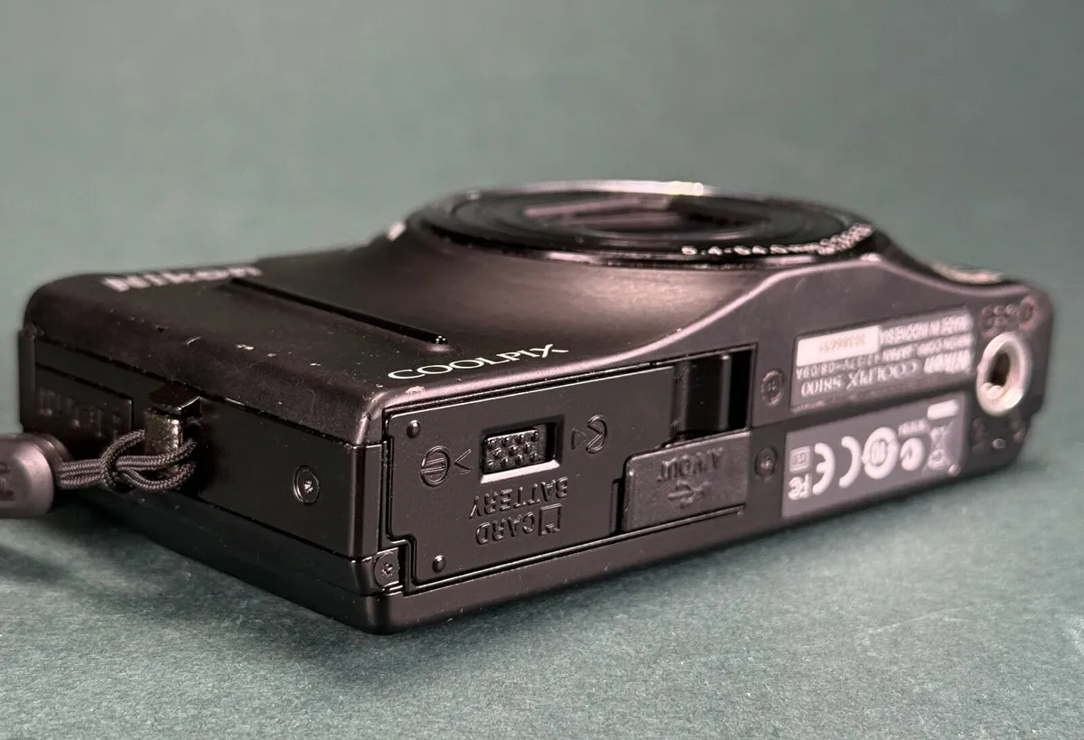 Nikon Coolpix S8100 Digital Camera (read) - Image 4