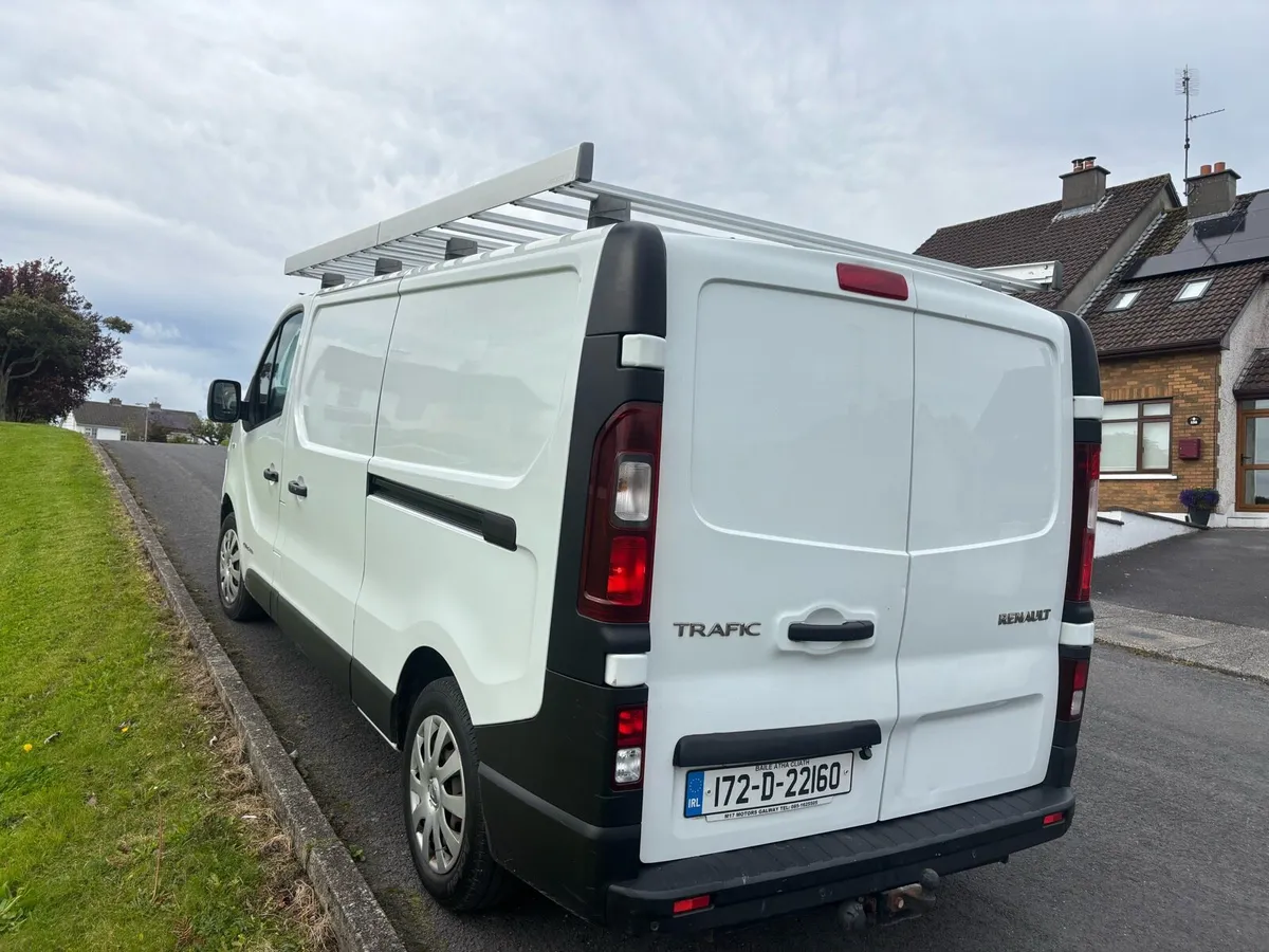 2017 Renault Traffic 125 Energy Business LWB - Image 4