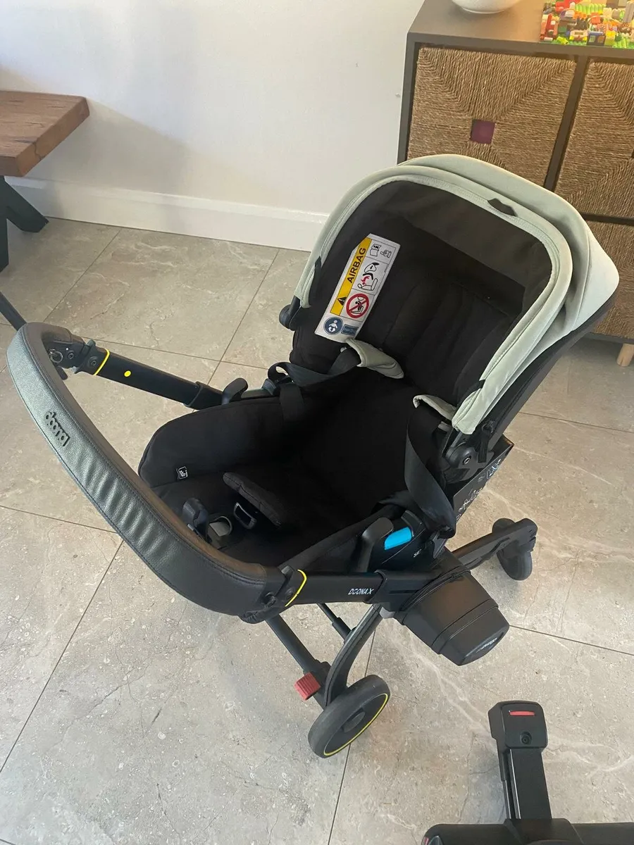 Doona Car Seat & Stroller with Isofix base - Image 1