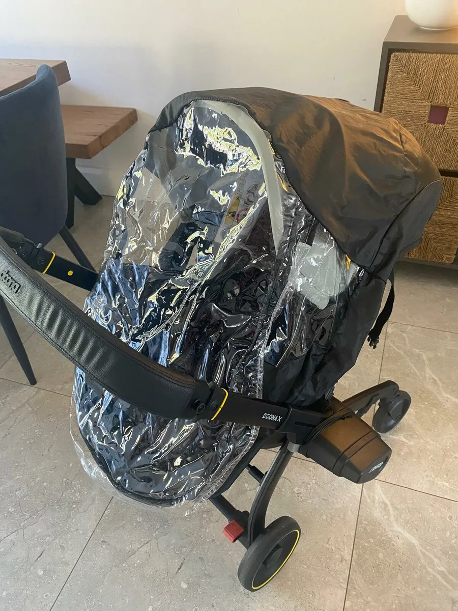 Doona Car Seat & Stroller with Isofix base - Image 3