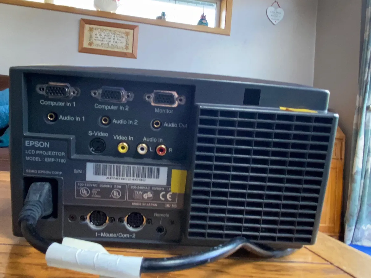 Epsom LCD projector - Image 2