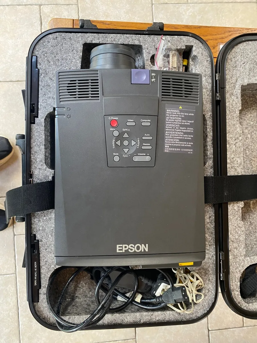 Epsom LCD projector - Image 1