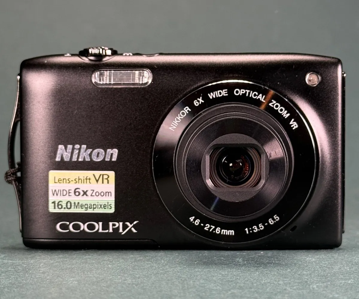 Nikon Coolpix S3300 Compact Digital Camera - Image 3